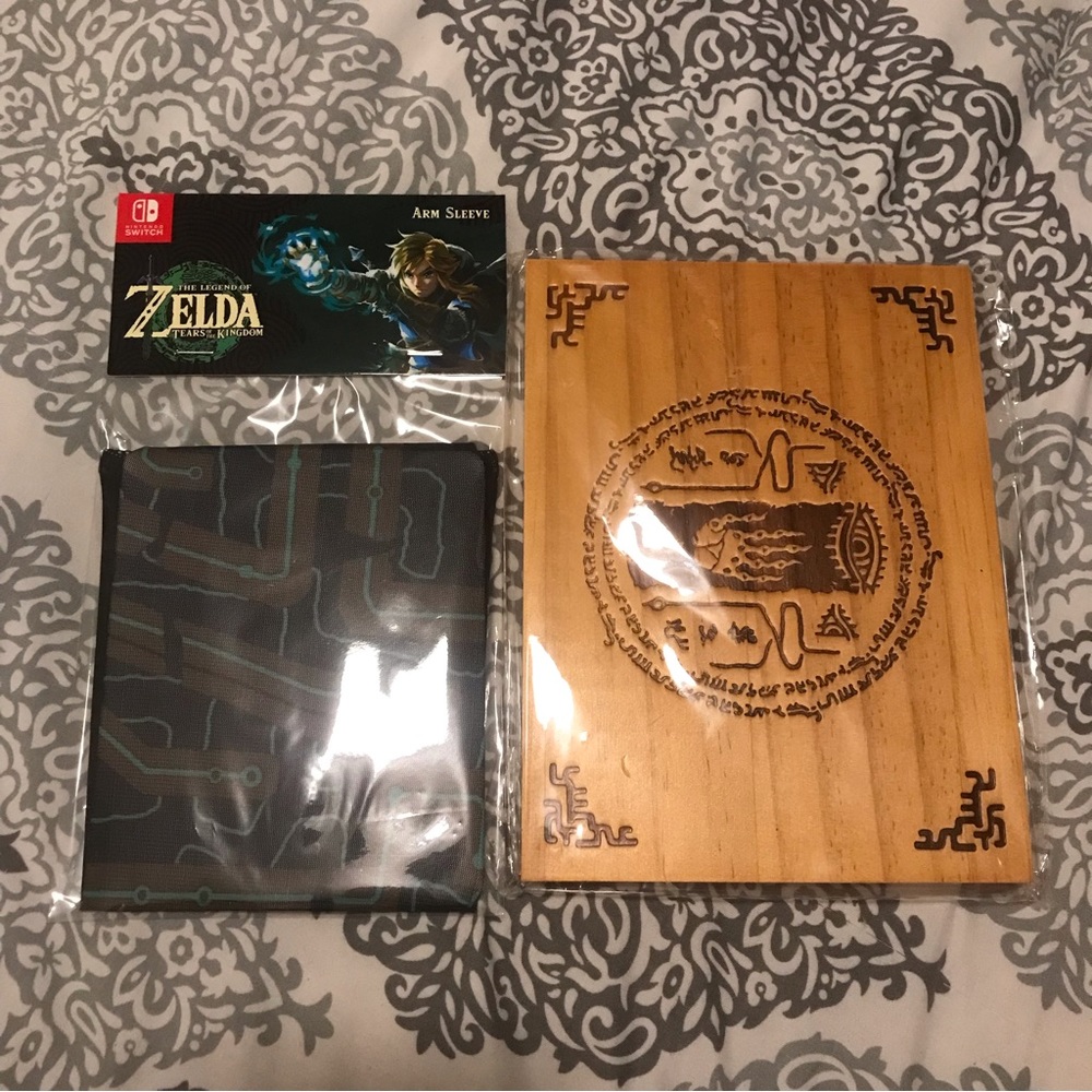 Tears of the Kingdom Collectors Sleeve and Plaque